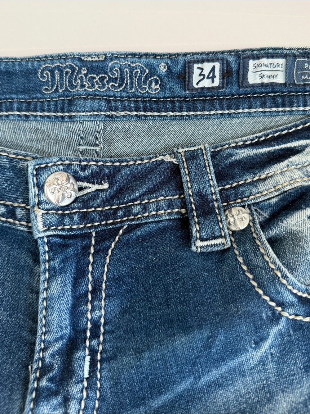 Womens Miss Me Jeans Size 34 Skinny Y2K Rhinestone Angel Wings Embellished Blue - Picture 9 of 10